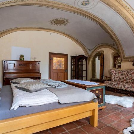 Ambrozuv Dvur Apartment Pouzdrany Luaran gambar