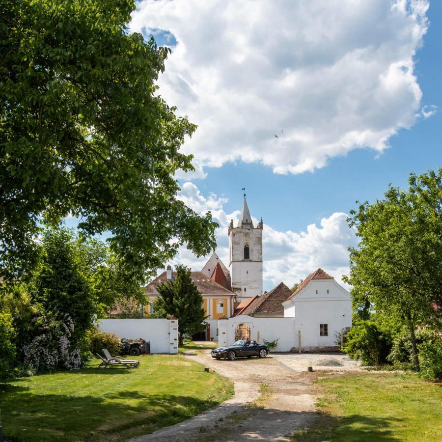 Ambrozuv Dvur Apartment Pouzdrany Luaran gambar