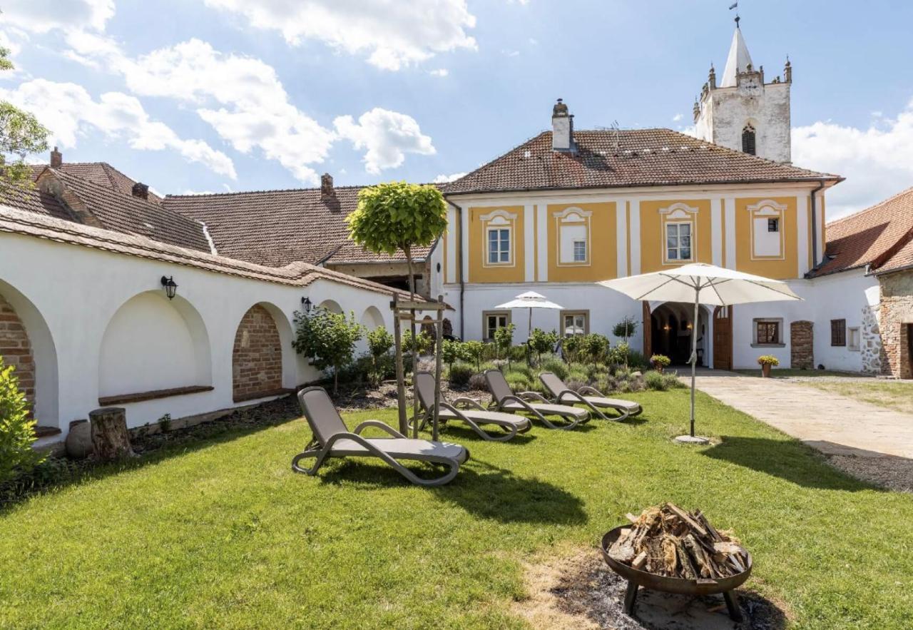 Ambrozuv Dvur Apartment Pouzdrany Luaran gambar