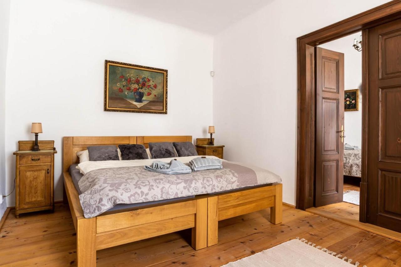 Ambrozuv Dvur Apartment Pouzdrany Luaran gambar