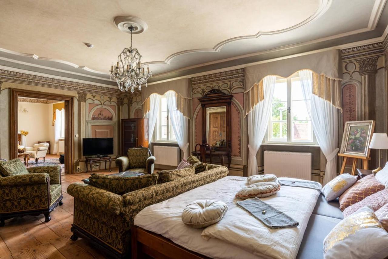 Ambrozuv Dvur Apartment Pouzdrany Luaran gambar